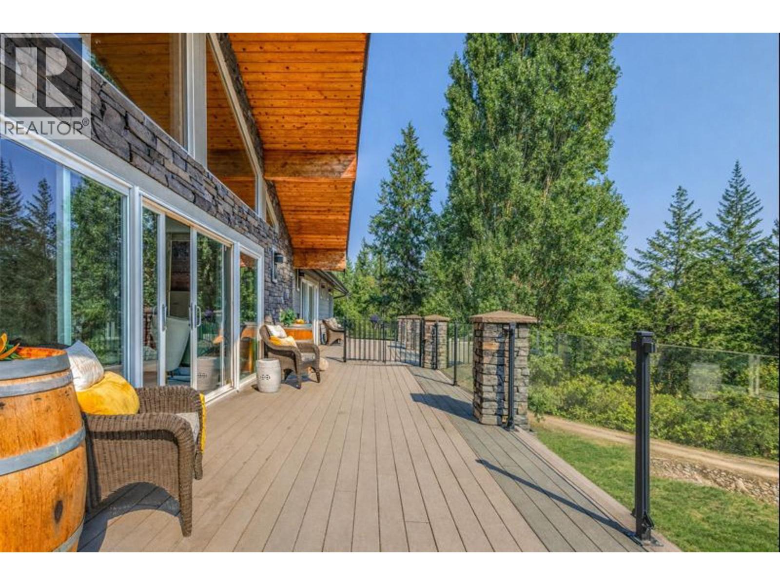 6171 50 Street NW, Salmon Arm