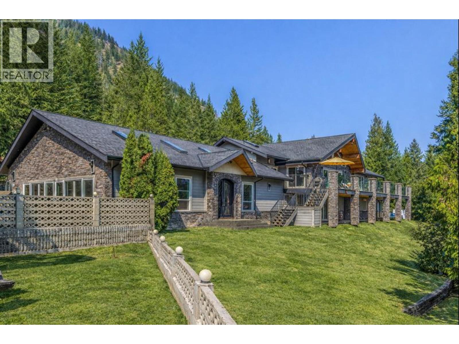 6171 50 Street NW, Salmon Arm