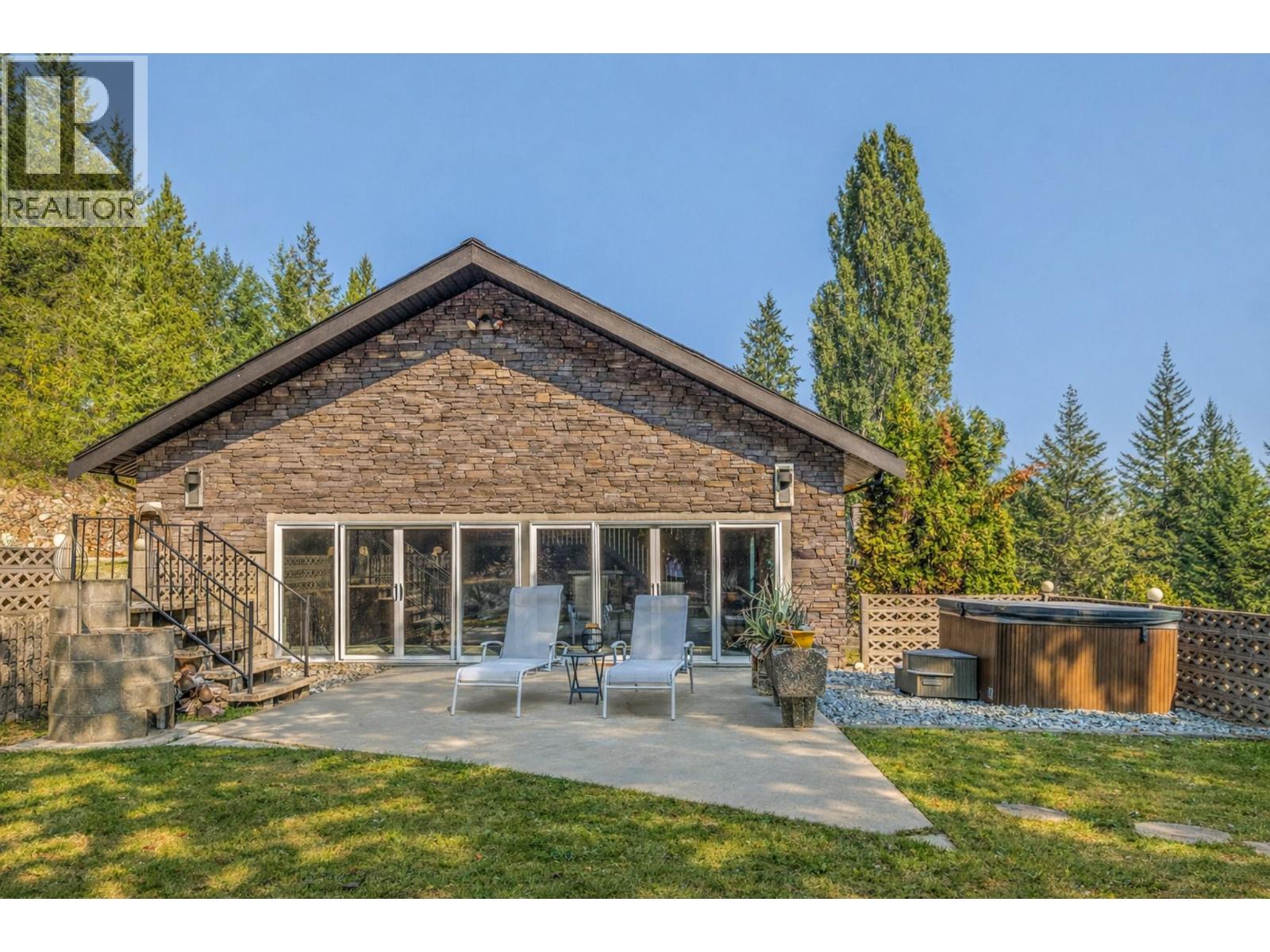 6171 50 Street NW, Salmon Arm