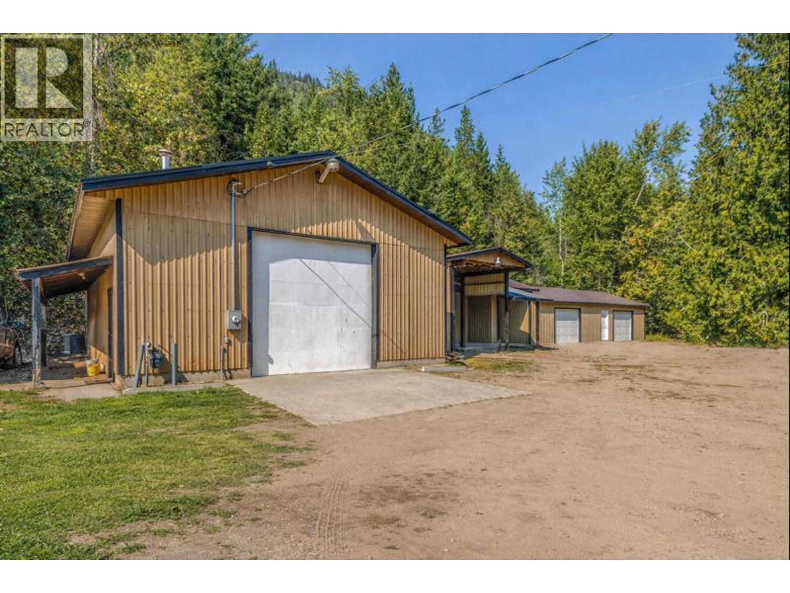 6171 50 Street NW, Salmon Arm