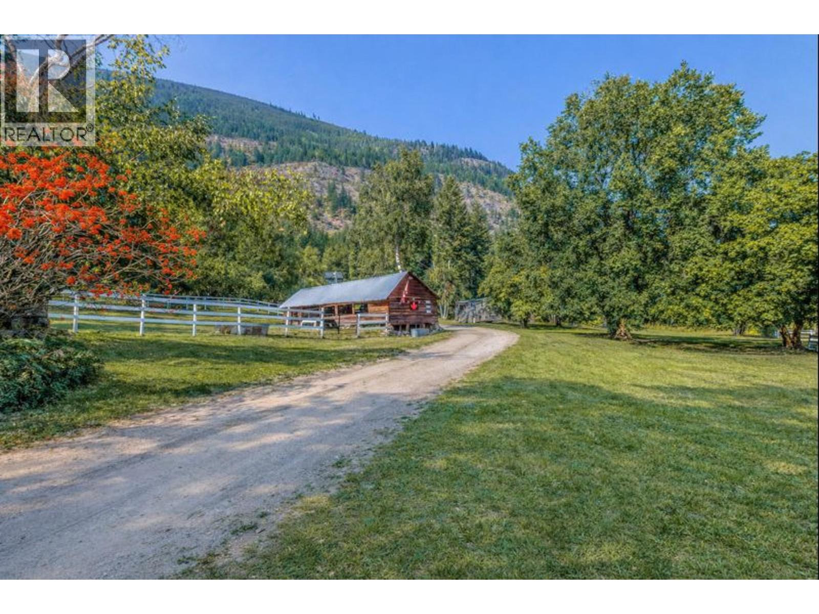 6171 50 Street NW, Salmon Arm