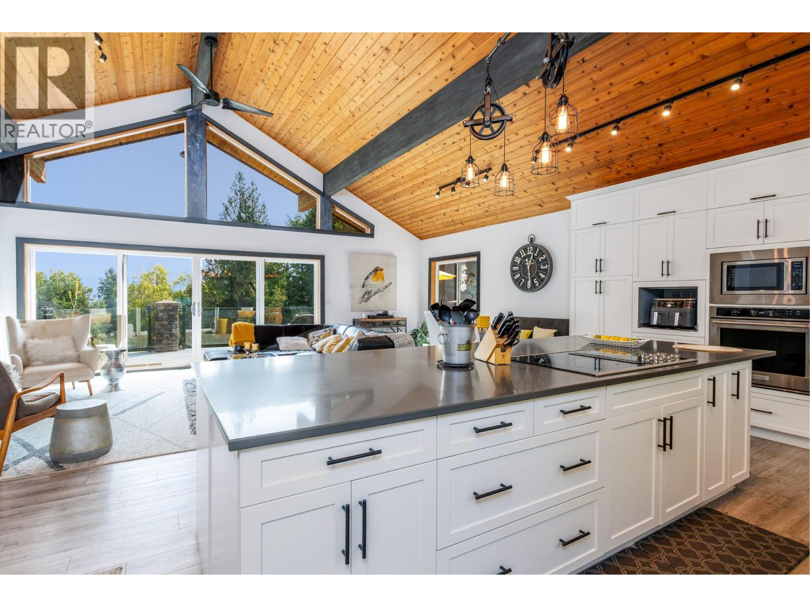 6171 50 Street NW, Salmon Arm