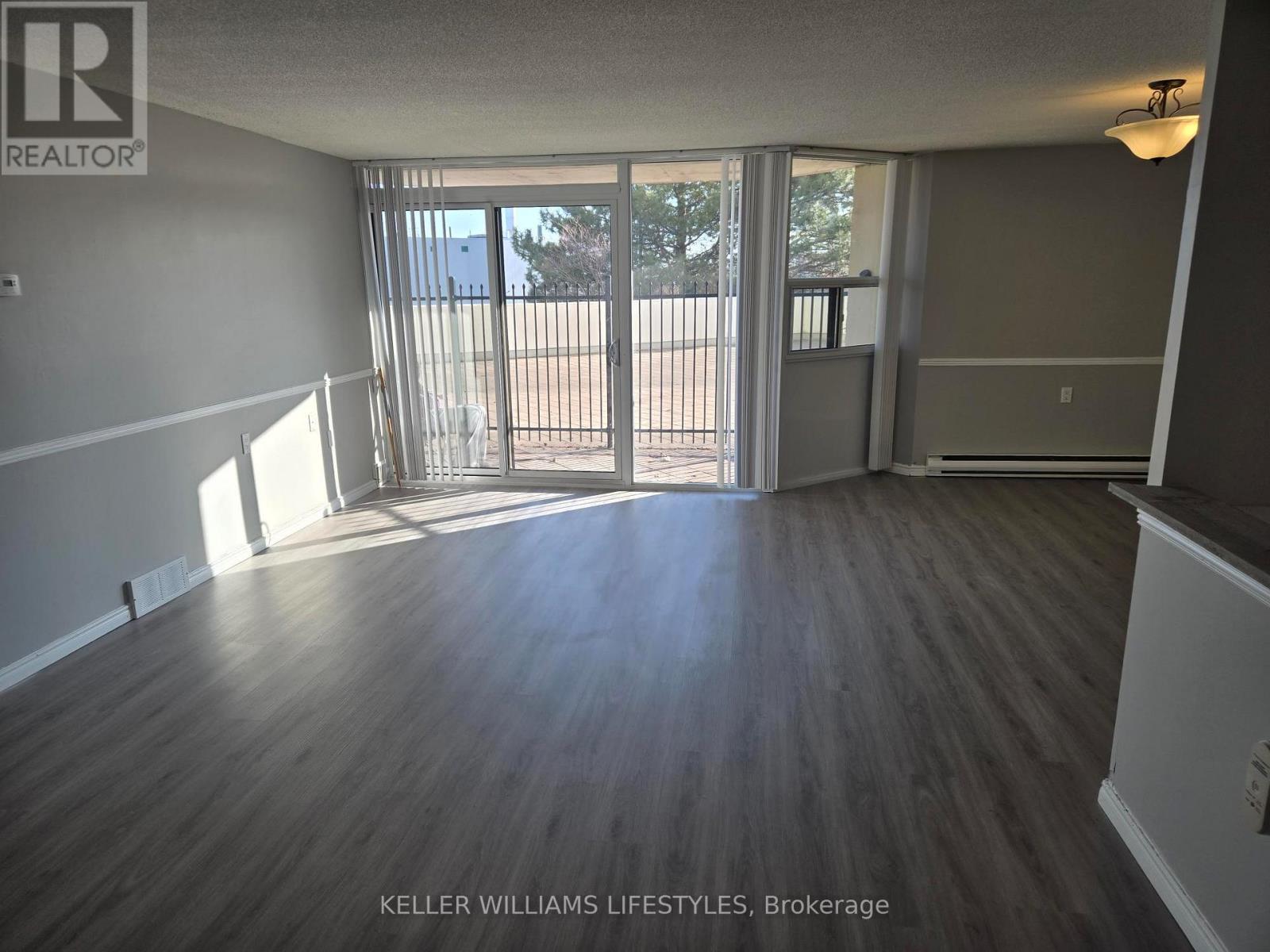 323 Colborne Unit 206 photo 5