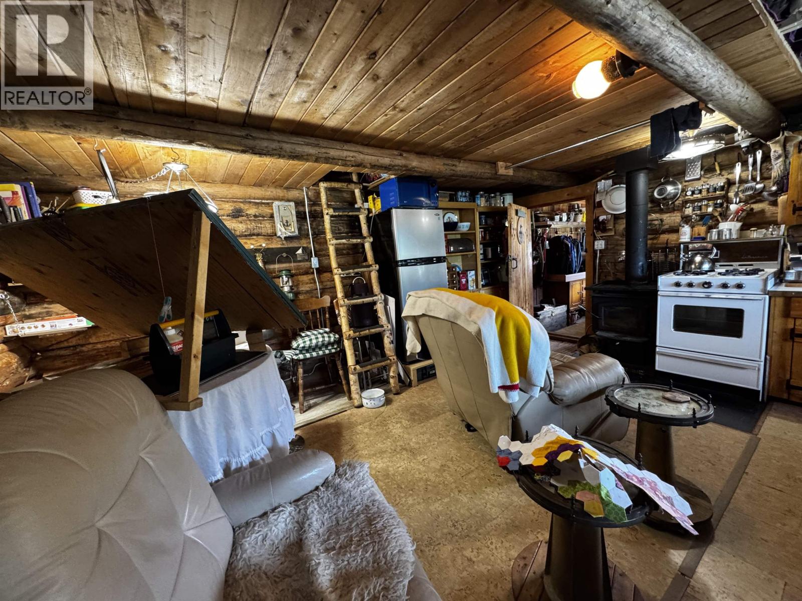 5276 CARIBOO LAKE ROAD - 12