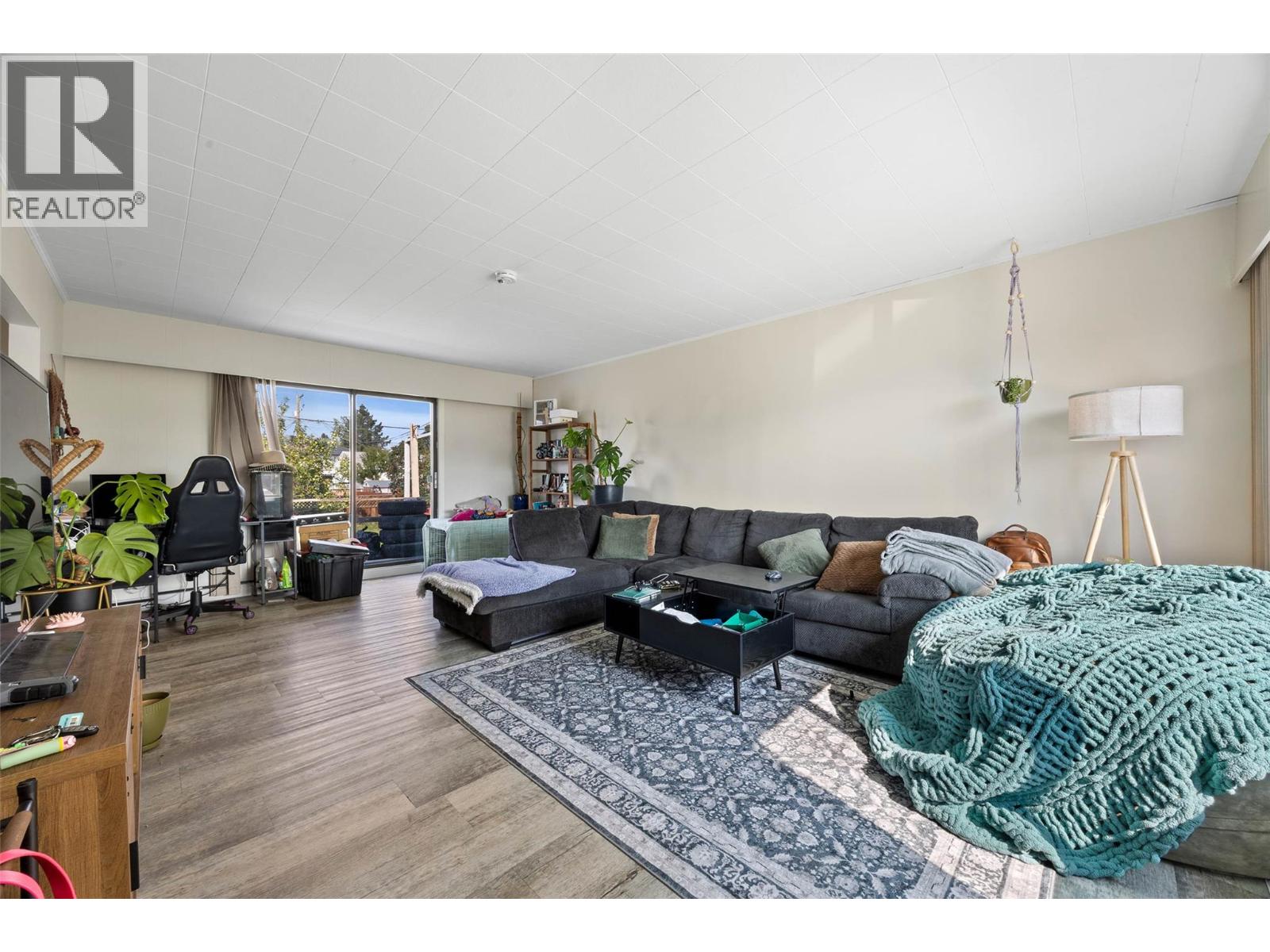 1144 SHERBROOKE AVENUE - 6