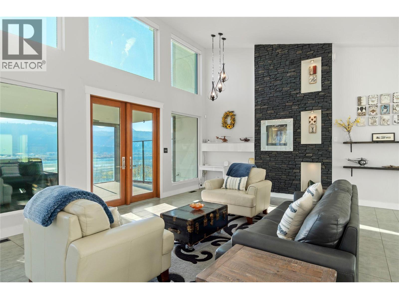 3093 SHUSWAP  E Road, Kamloops