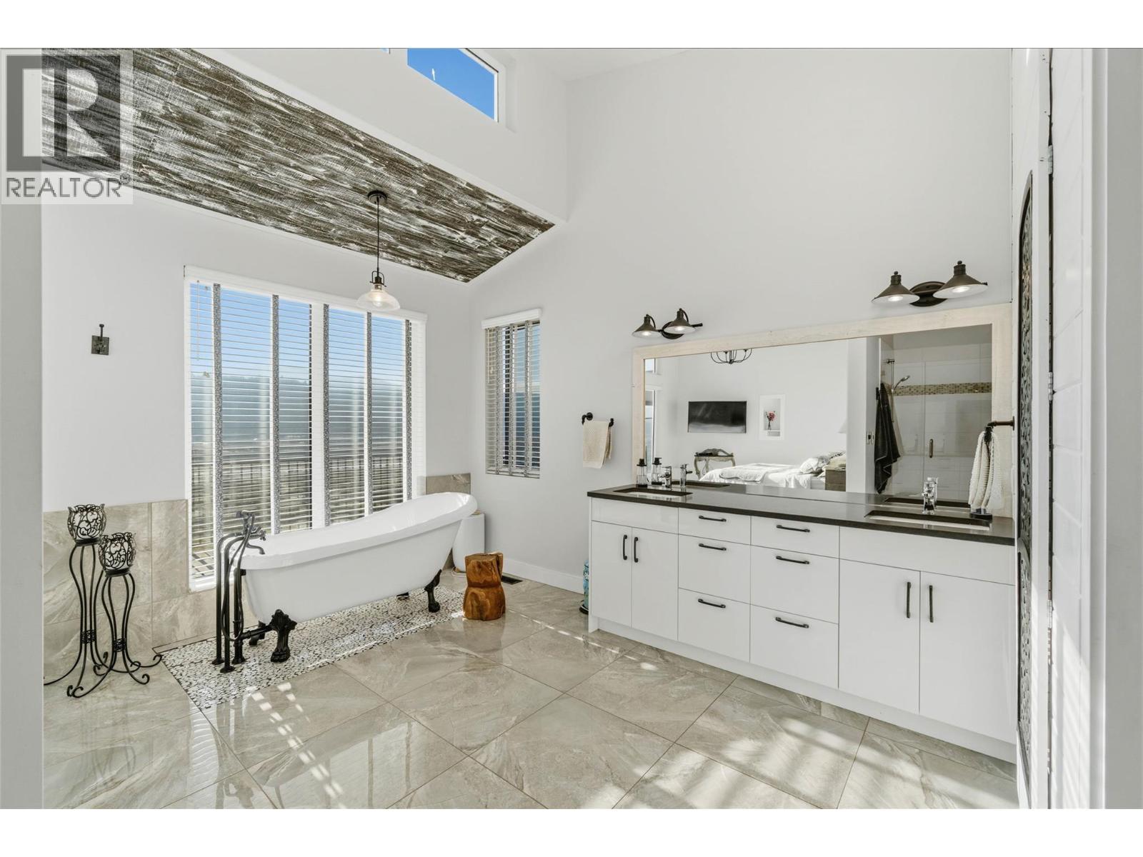 3093 SHUSWAP  E Road, Kamloops