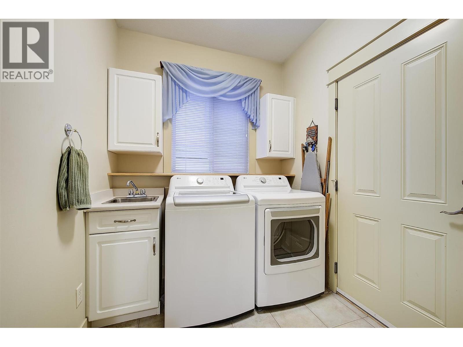  2317 Pine Vista Place, West Kelowna