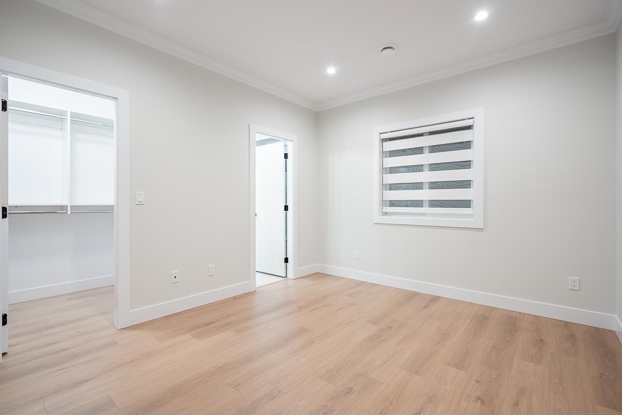 House in Surrey - Image 27
