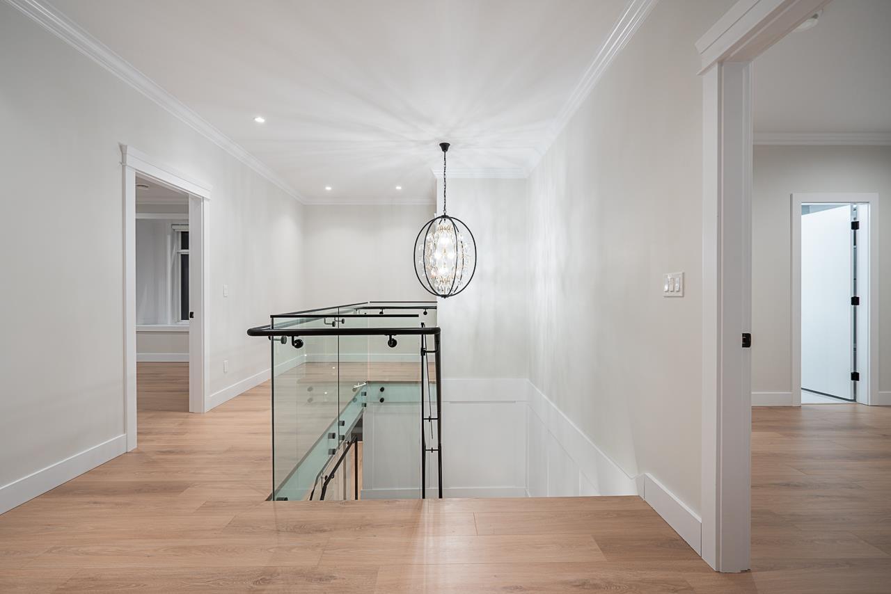 House in Surrey - Image 34