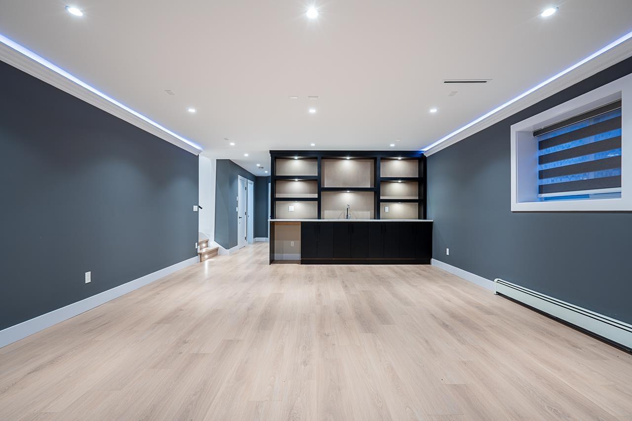 House in Surrey - Image 36
