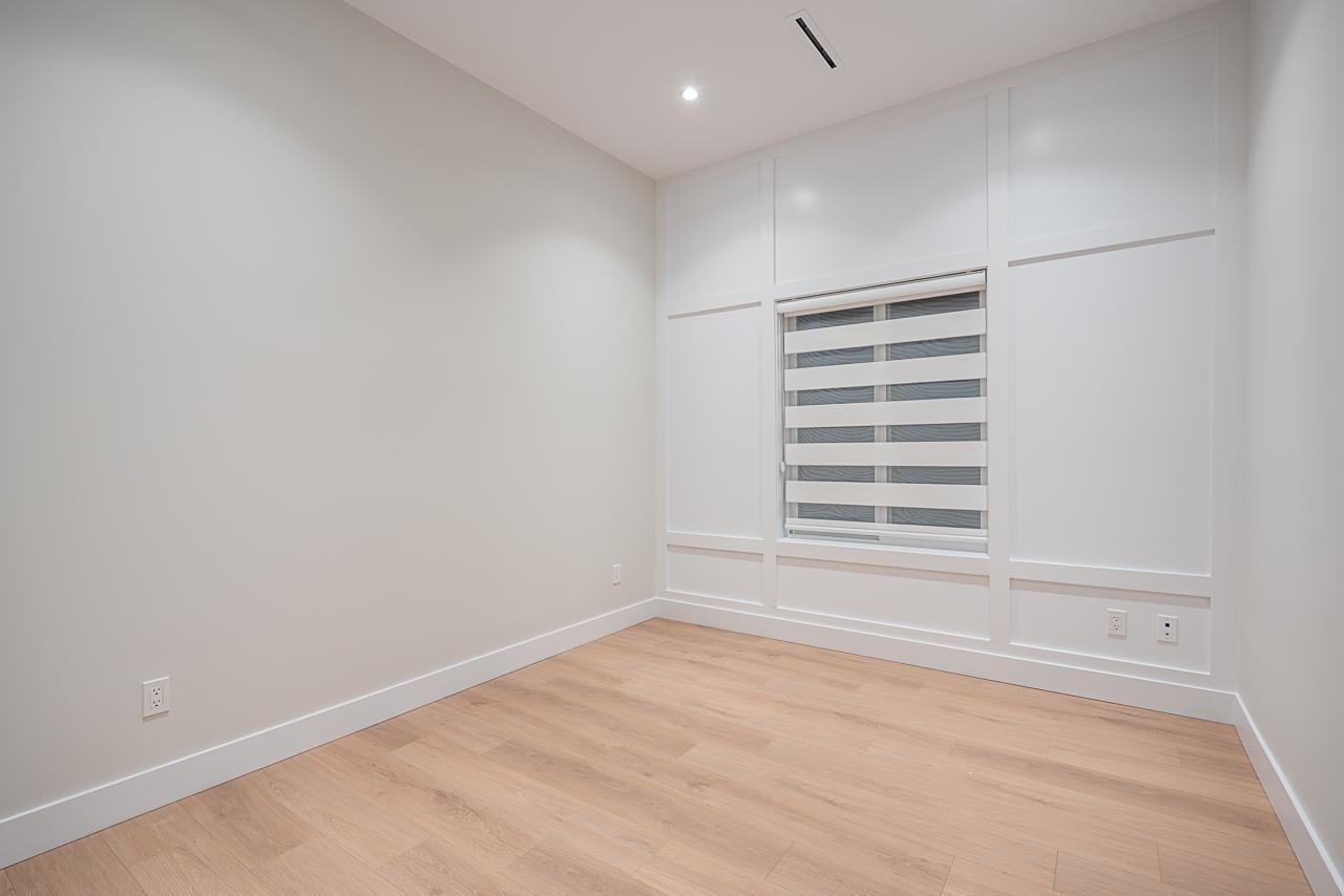 House in Surrey - Image 14