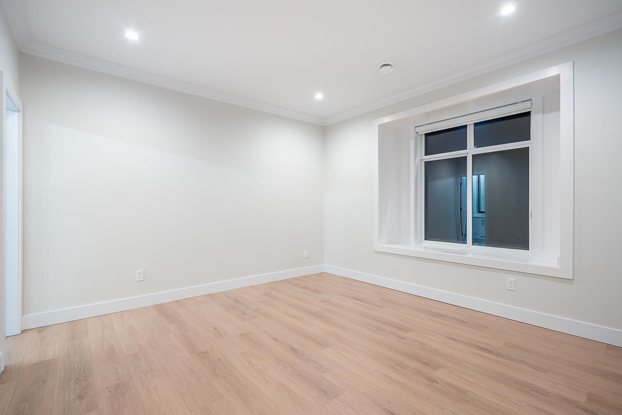 House in Surrey - Image 31