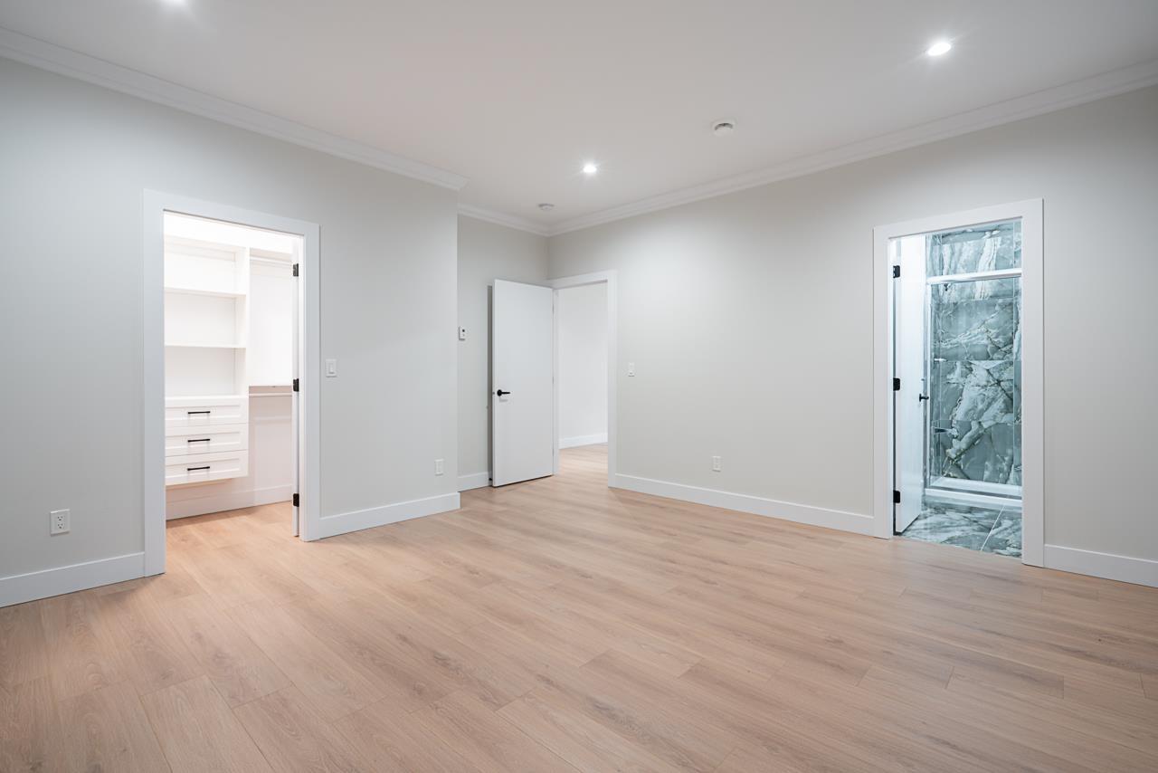 House in Surrey - Image 25