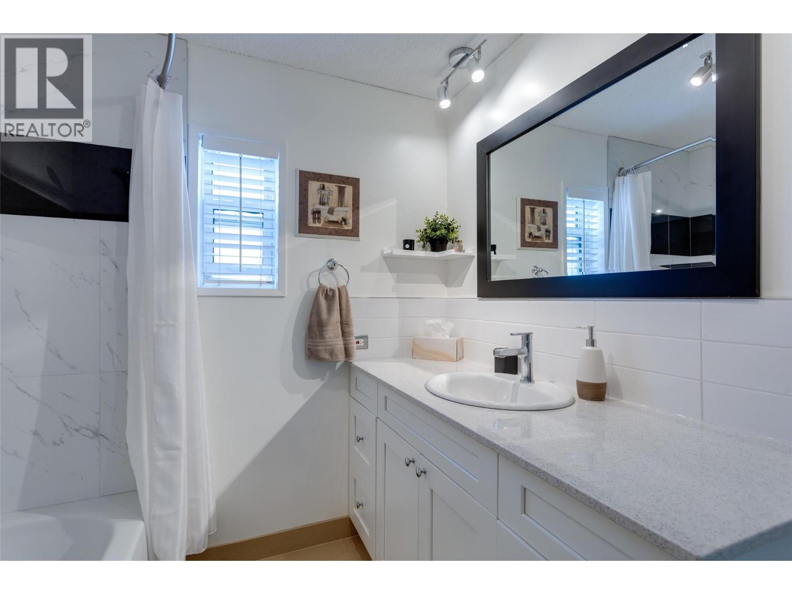 46 2001 97 S Highway, West Kelowna