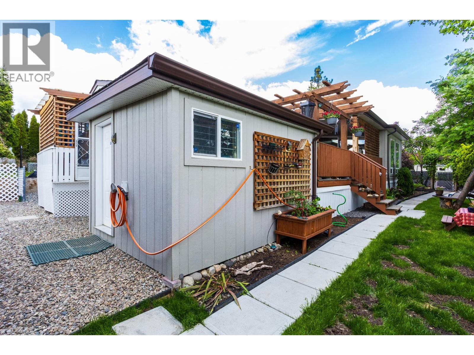 46 2001 97 S Highway, West Kelowna