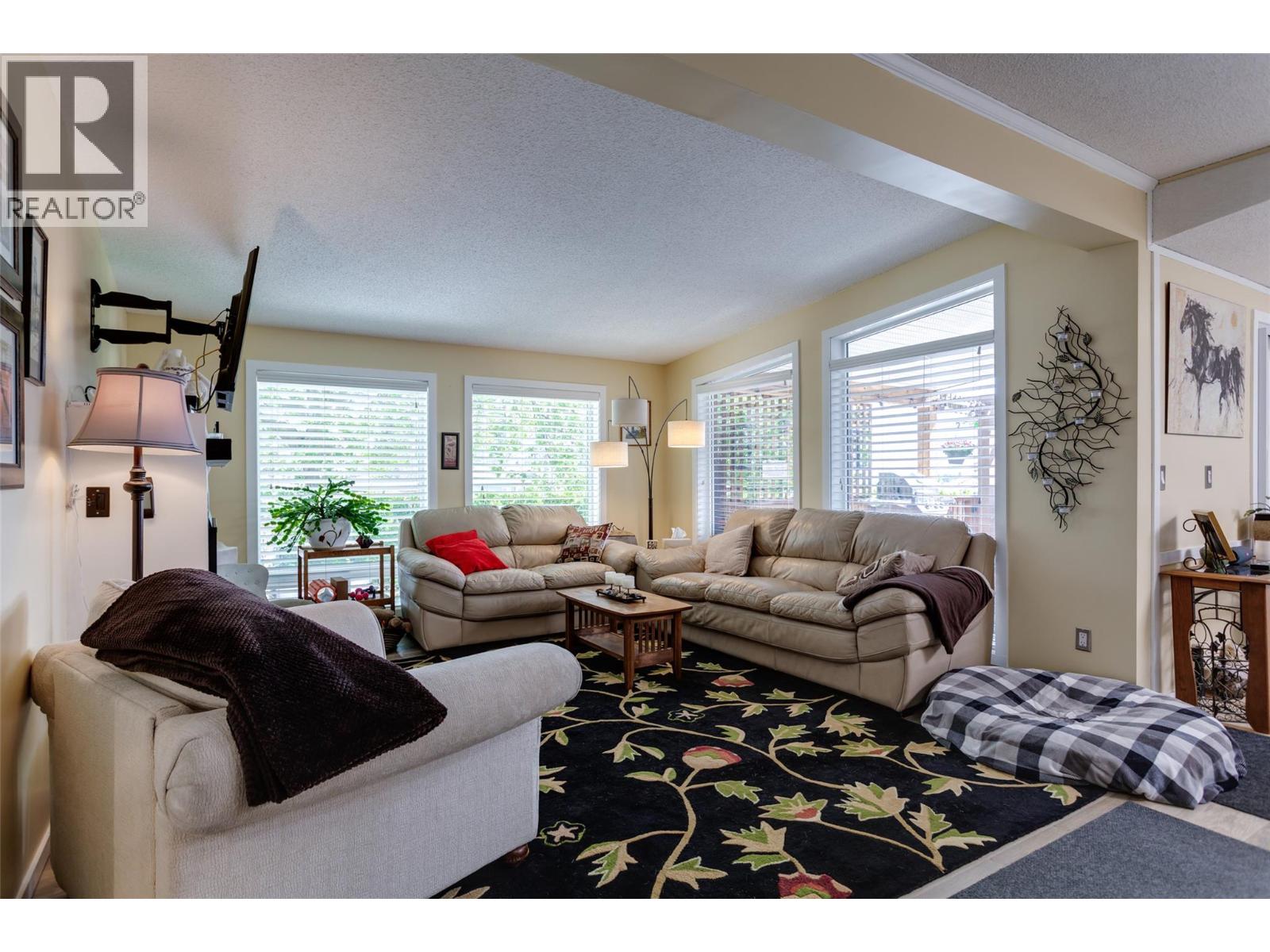 46 2001 97 S Highway, West Kelowna