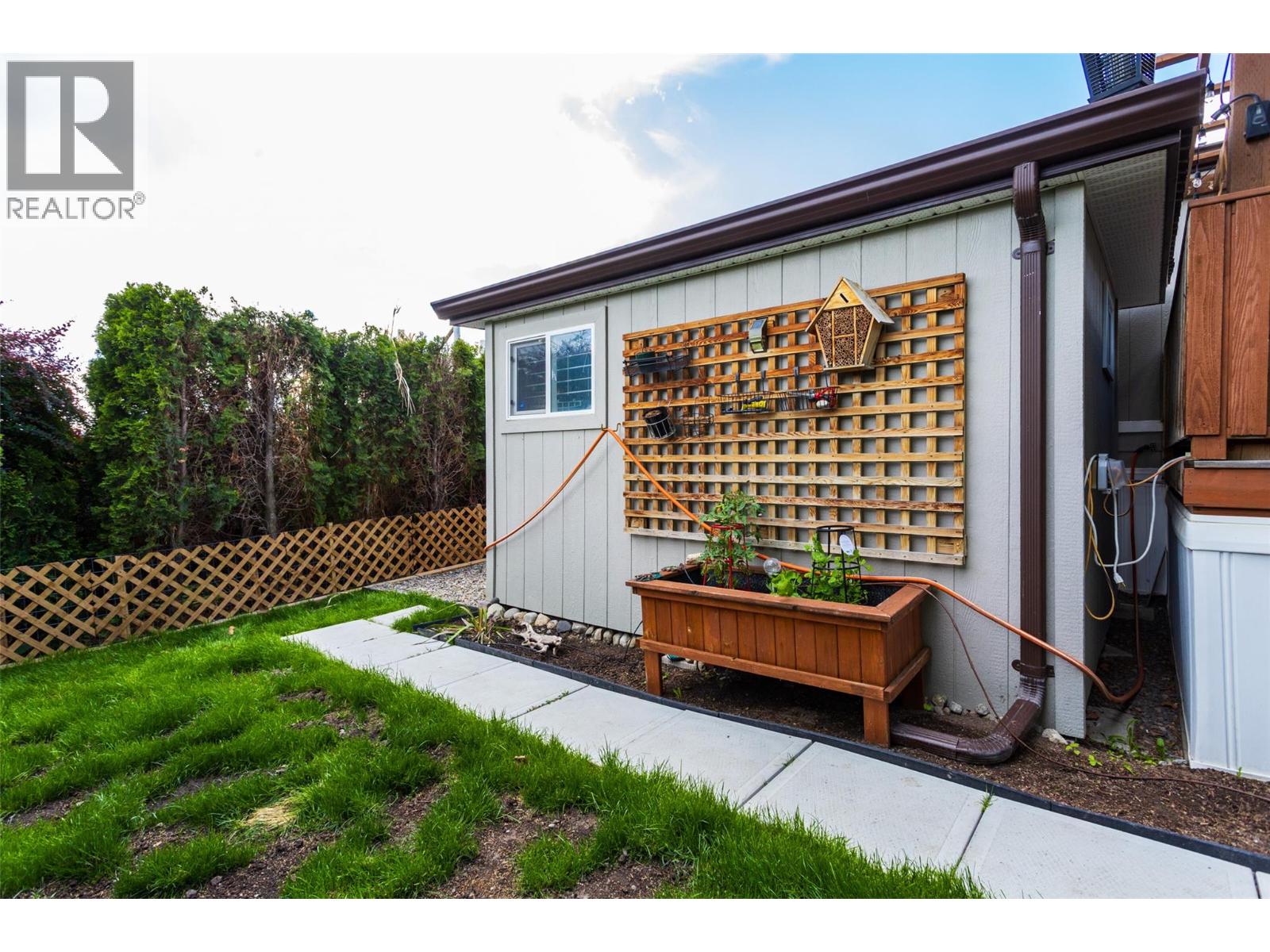 46 2001 97 S Highway, West Kelowna