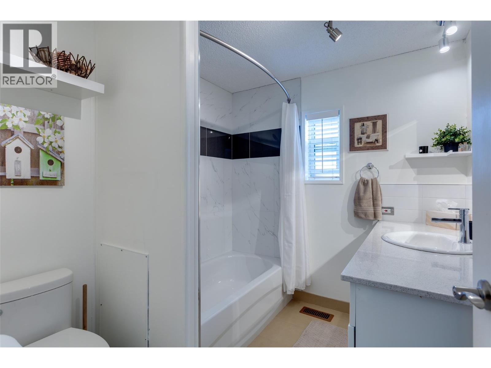 46 2001 97 S Highway, West Kelowna