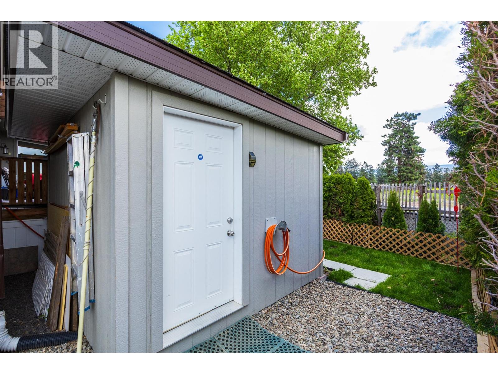 46 2001 97 S Highway, West Kelowna