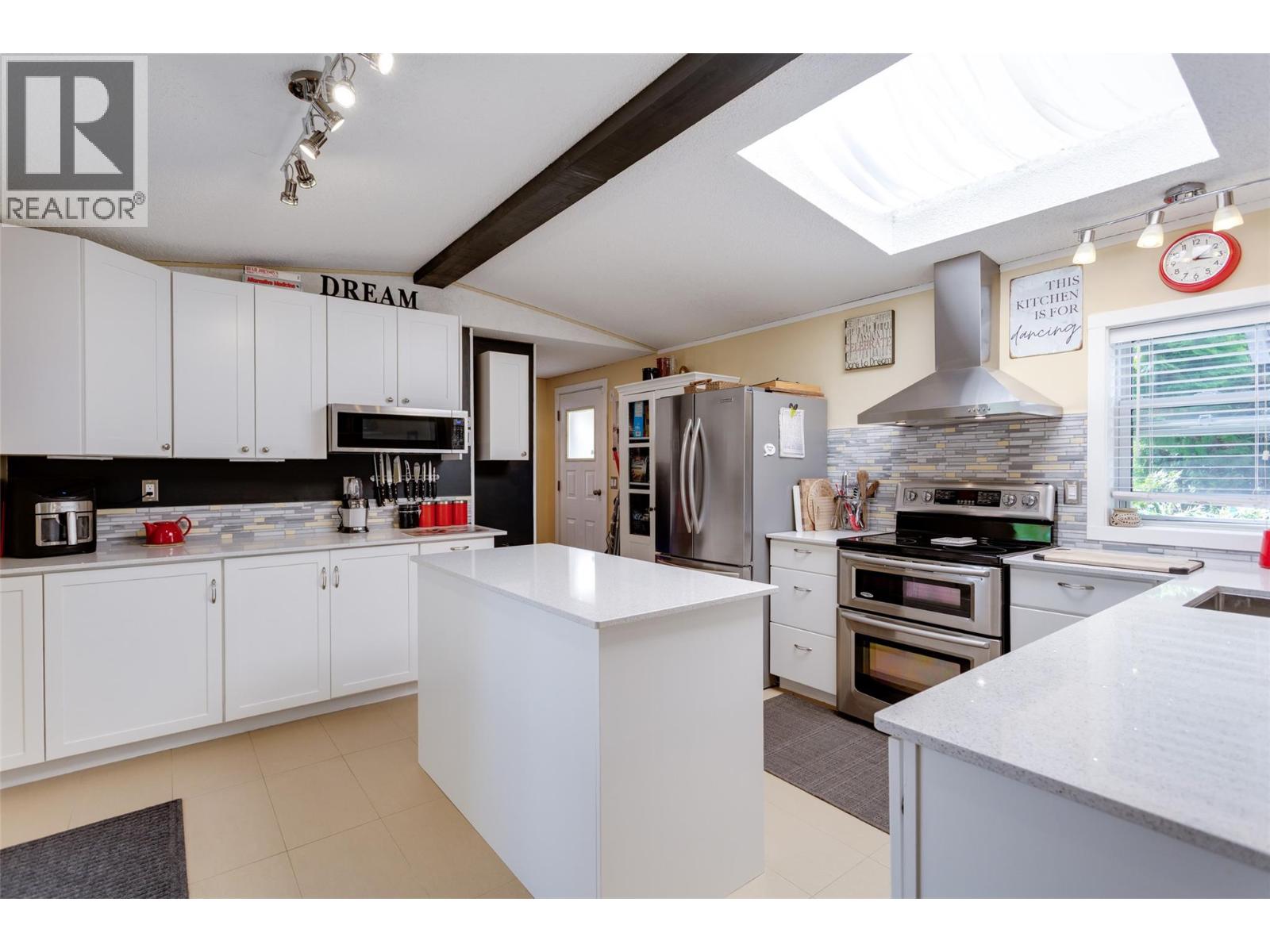 46 2001 97 S Highway, West Kelowna