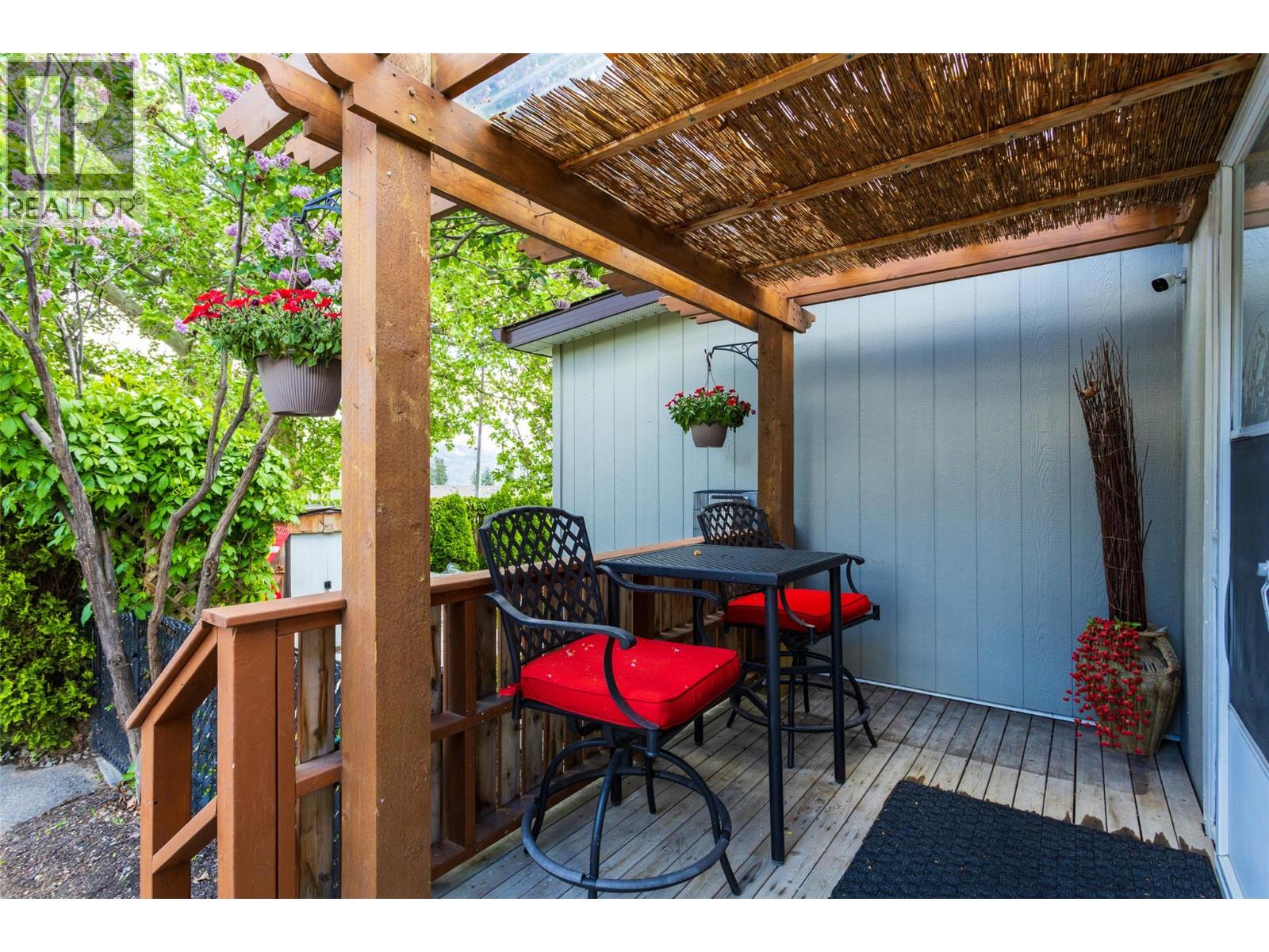 46 2001 97 S Highway, West Kelowna