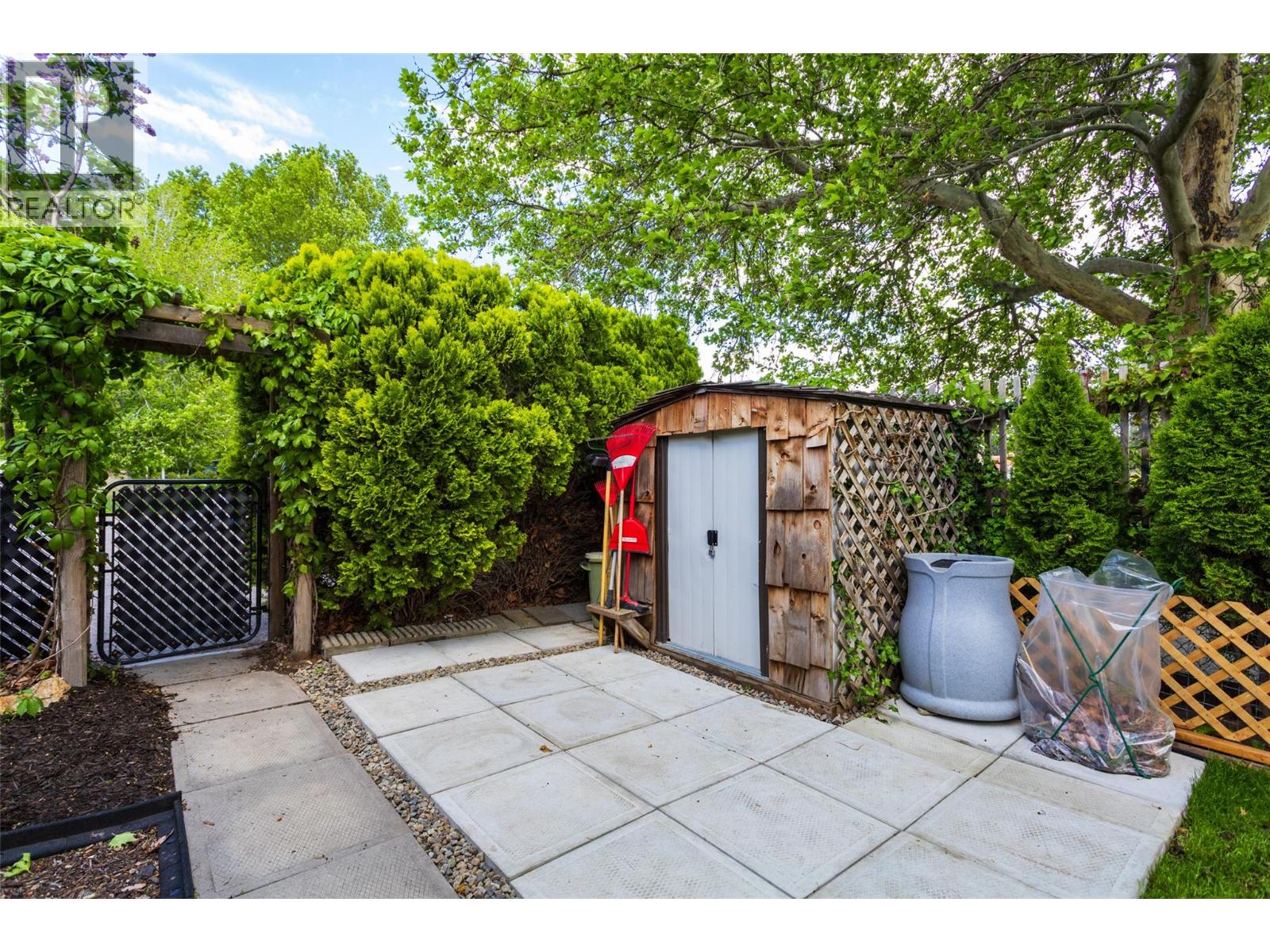 46 2001 97 S Highway, West Kelowna