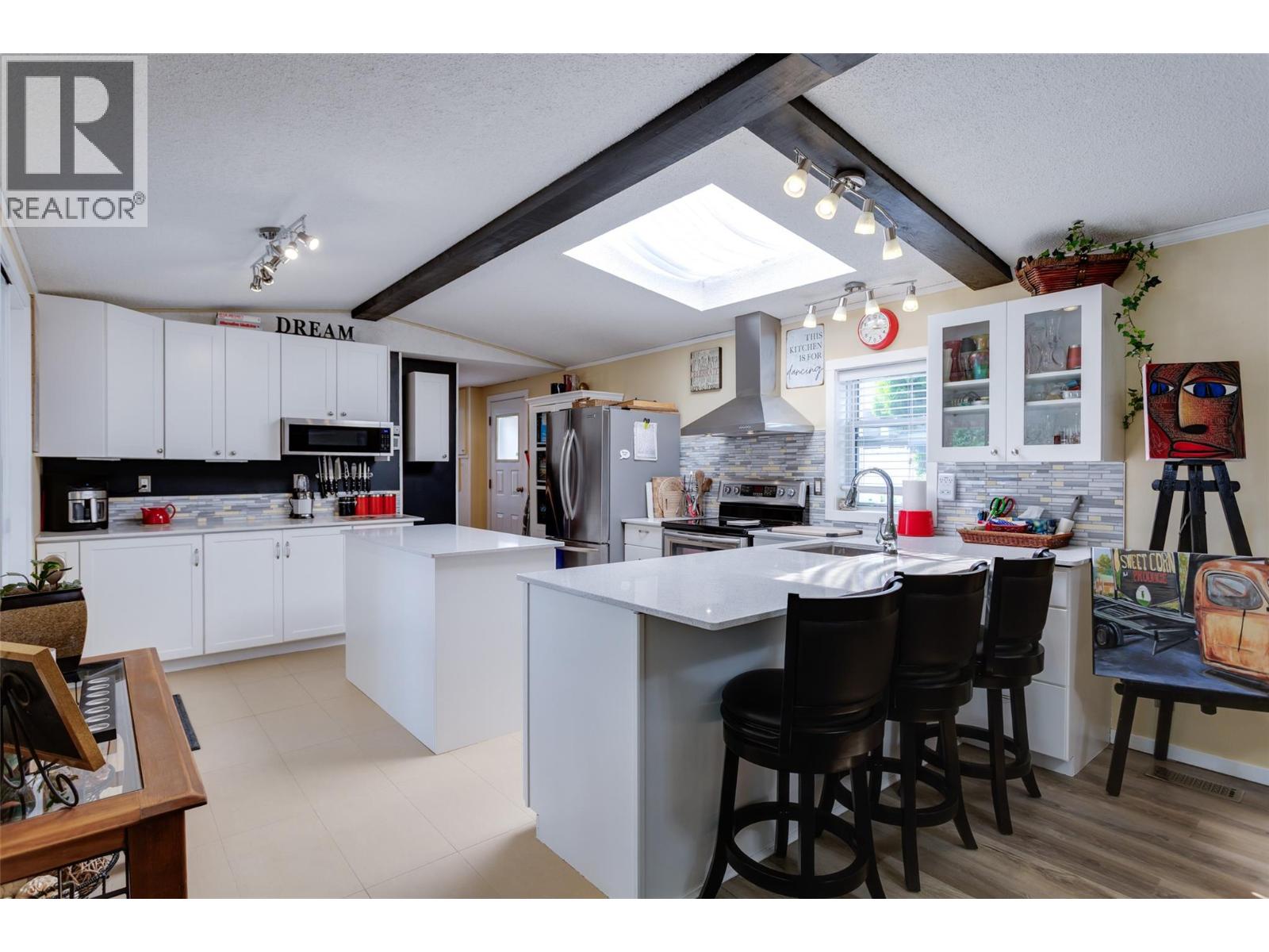 46 2001 97 S Highway, West Kelowna