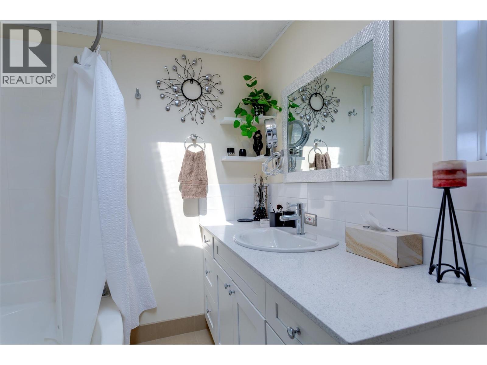 46 2001 97 S Highway, West Kelowna