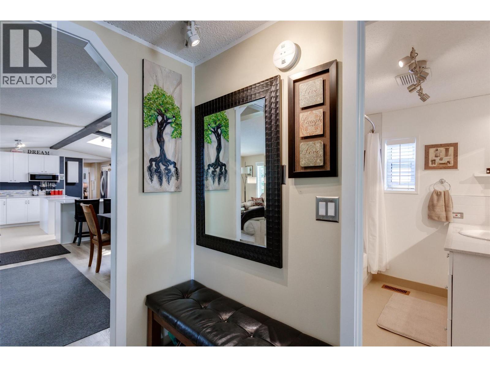 46 2001 97 S Highway, West Kelowna