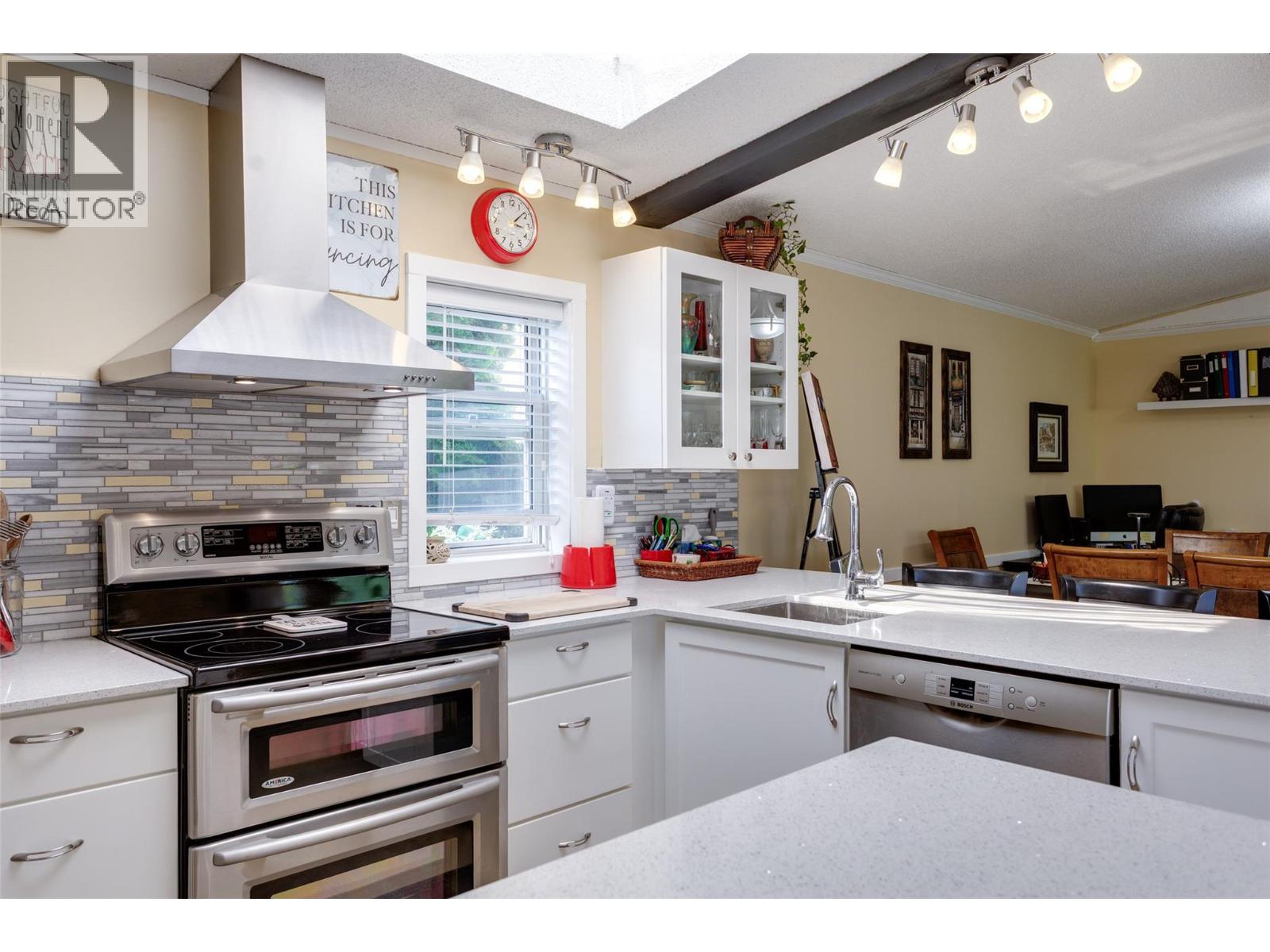 46 2001 97 S Highway, West Kelowna