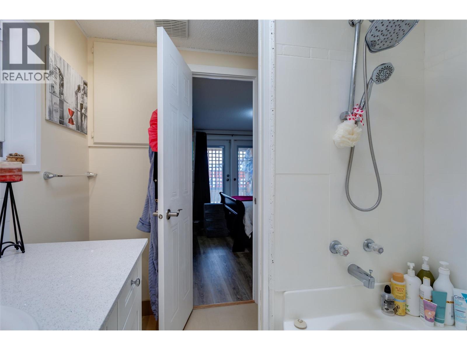 46 2001 97 S Highway, West Kelowna