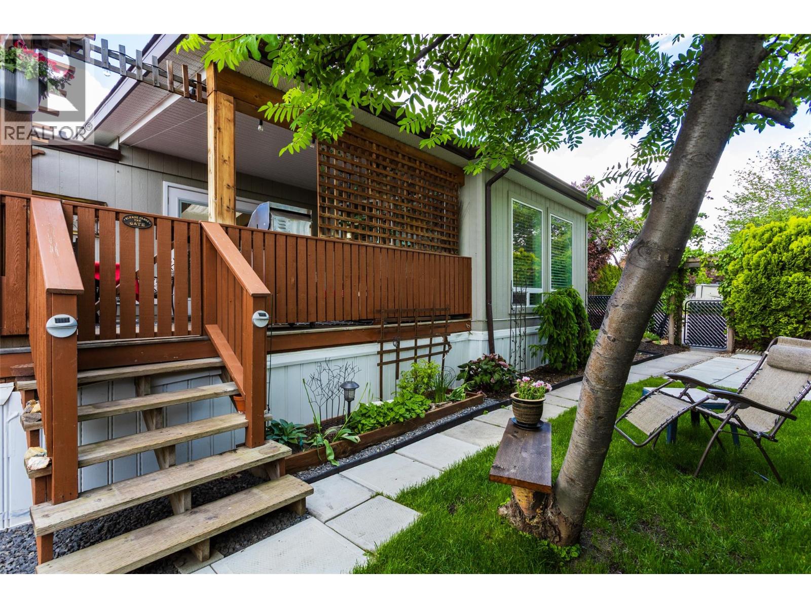 46 2001 97 S Highway, West Kelowna