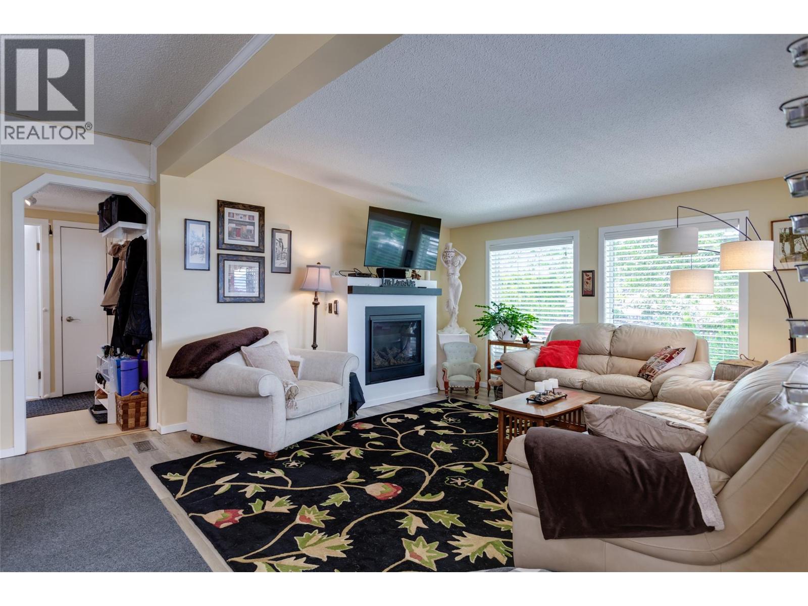 46 2001 97 S Highway, West Kelowna