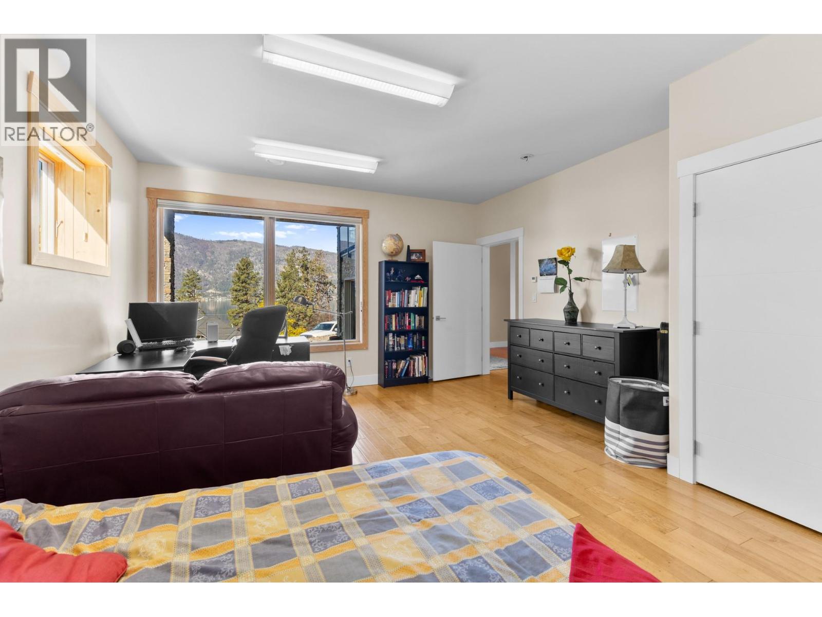  10989 Maddock Avenue, Lake Country