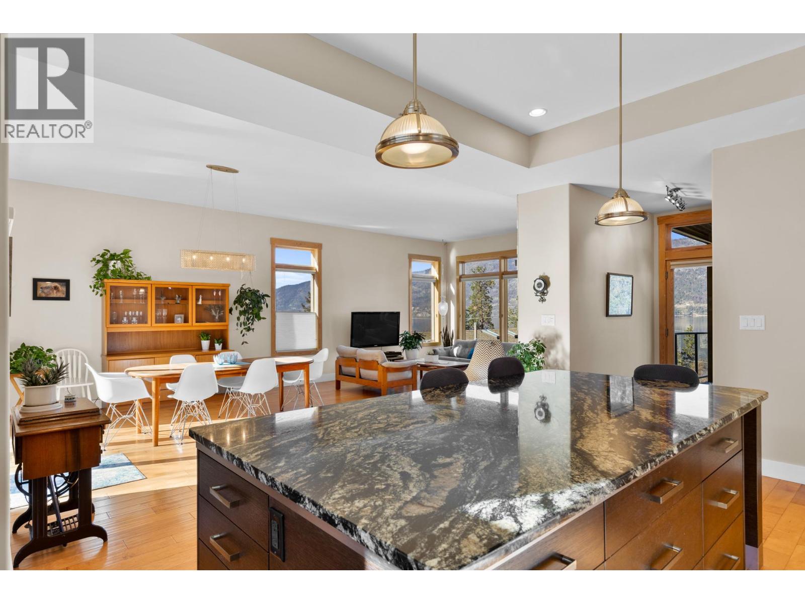  10989 Maddock Avenue, Lake Country