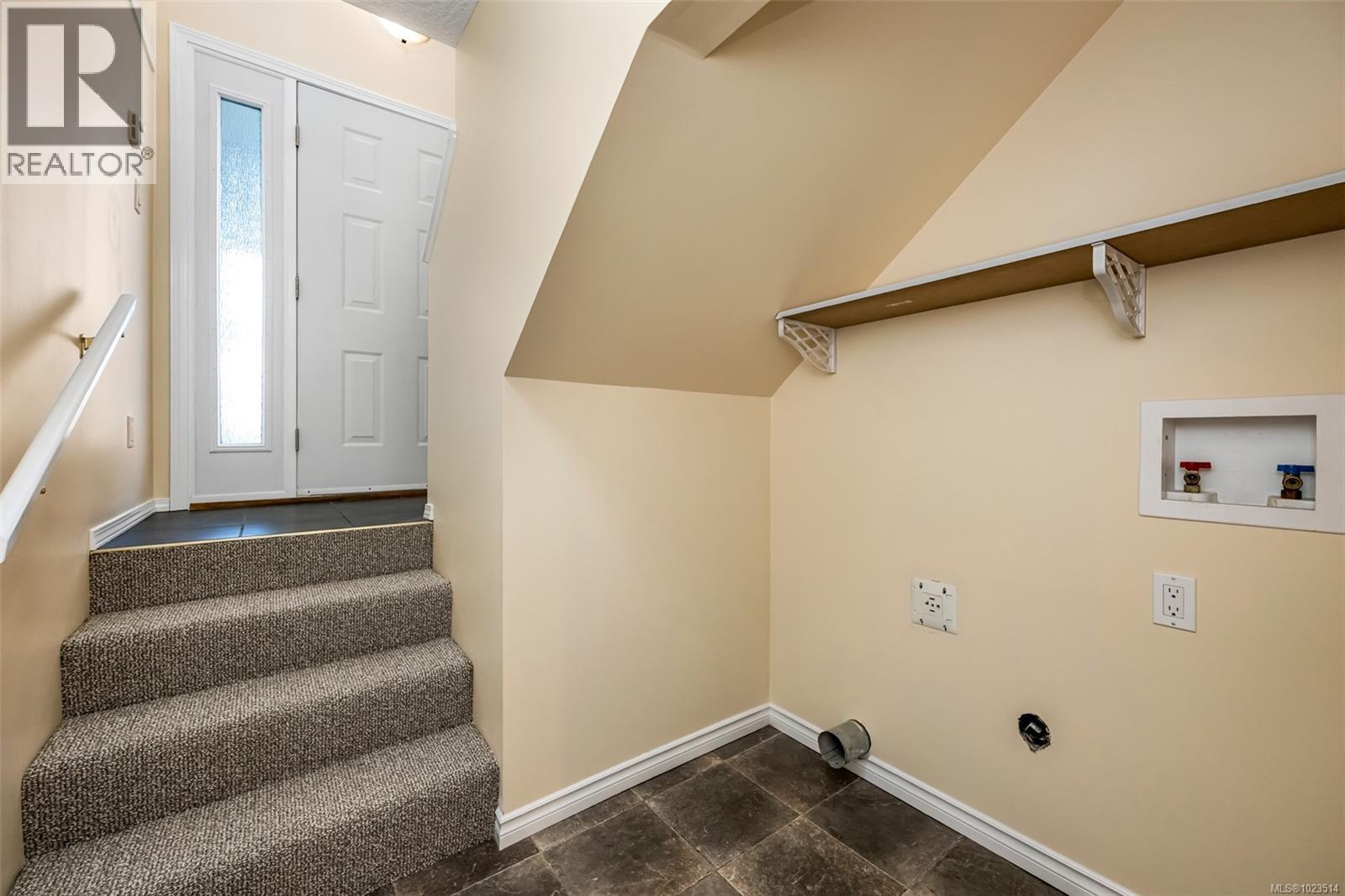 6047 Avondale Pl, Duncan