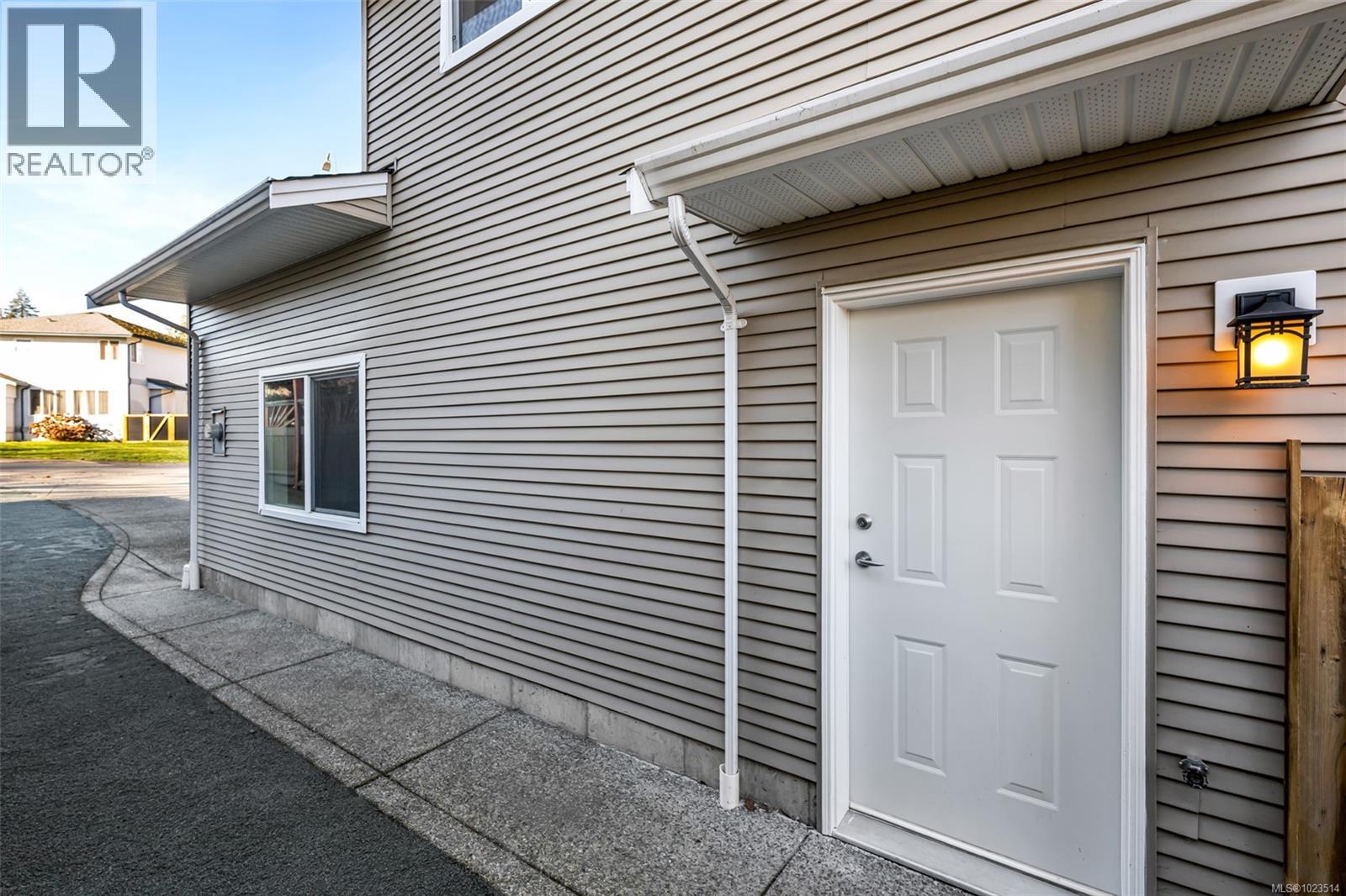 6047 Avondale Pl, Duncan