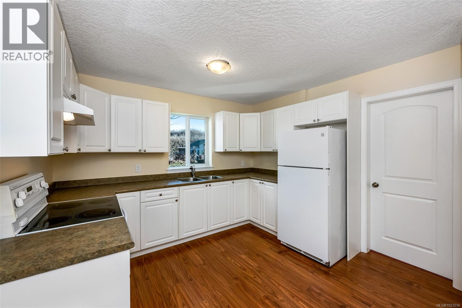 6047 Avondale Pl, Duncan