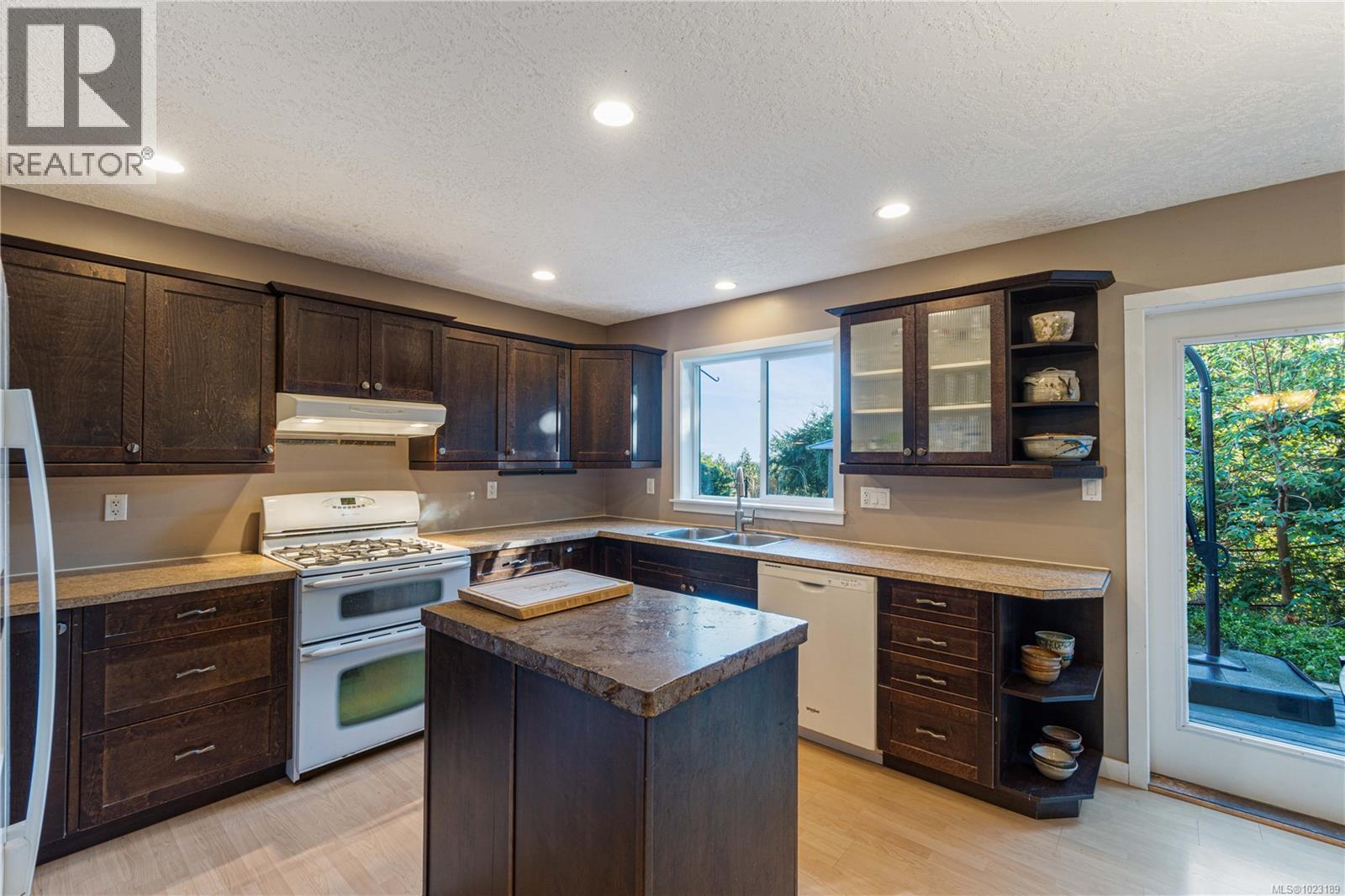 1747 Dar's Pl, Qualicum Beach