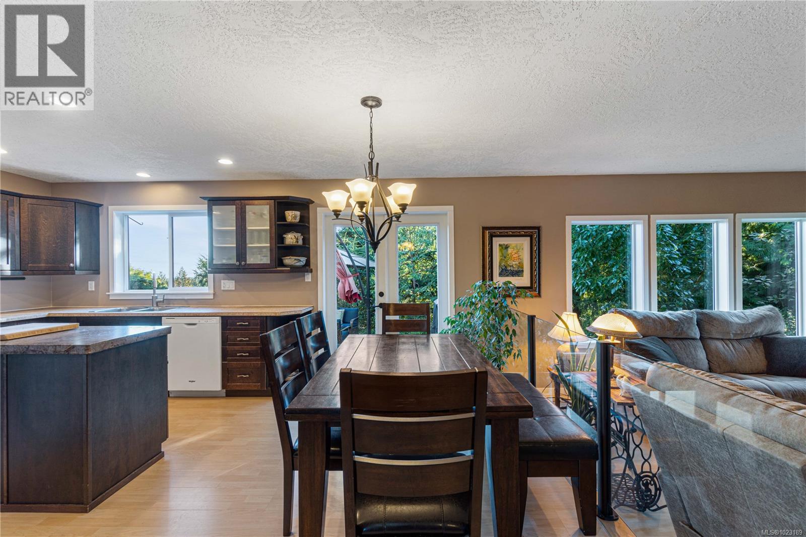 1747 Dar's Pl, Qualicum Beach
