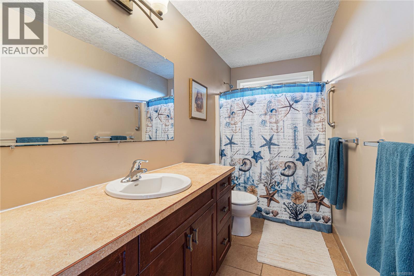 1747 Dar's Pl, Qualicum Beach