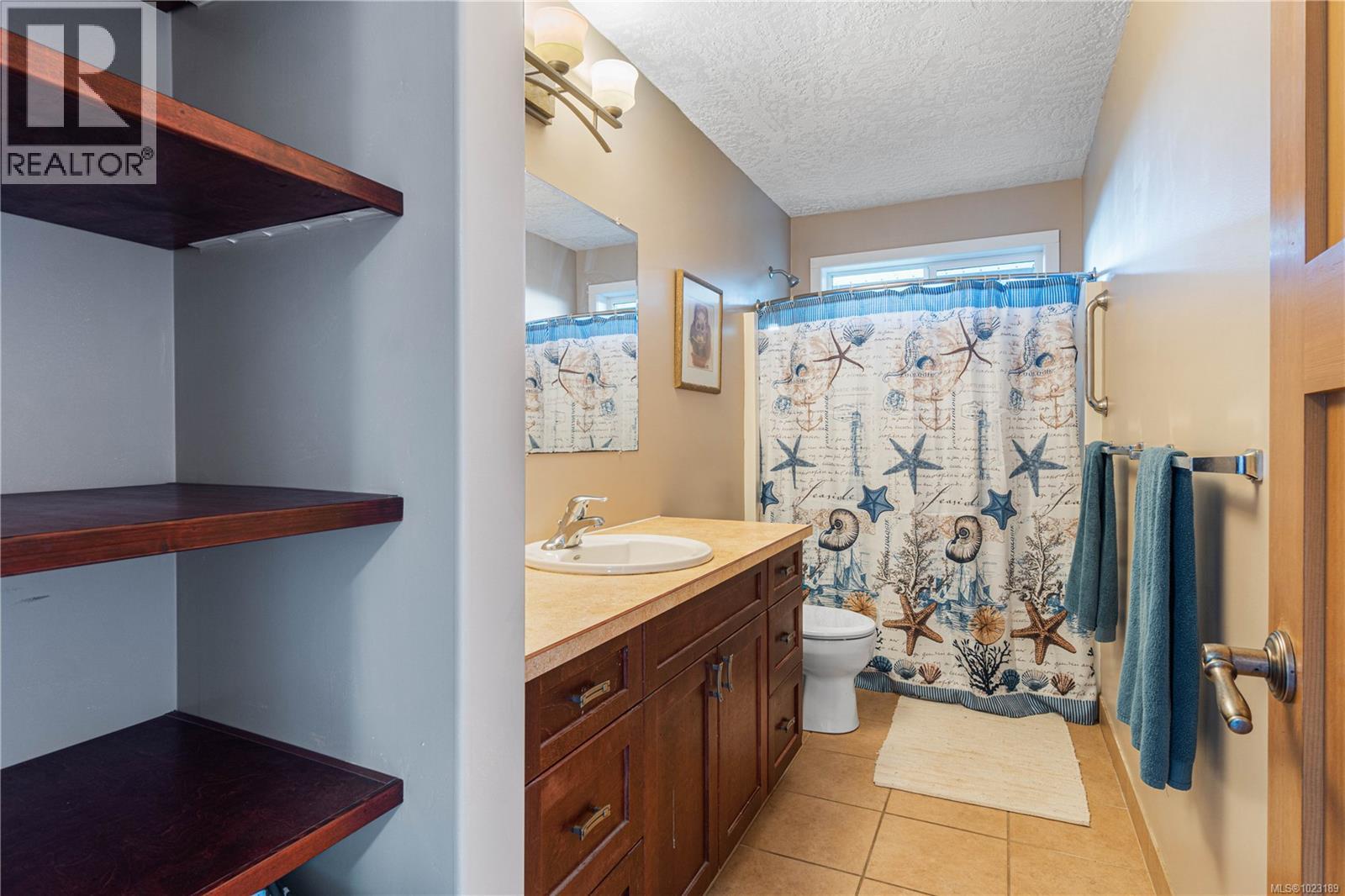 1747 Dar's Pl, Qualicum Beach