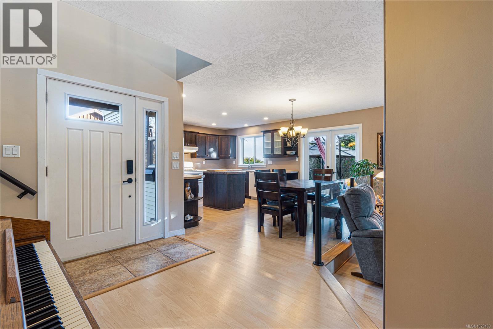 1747 Dar's Pl, Qualicum Beach