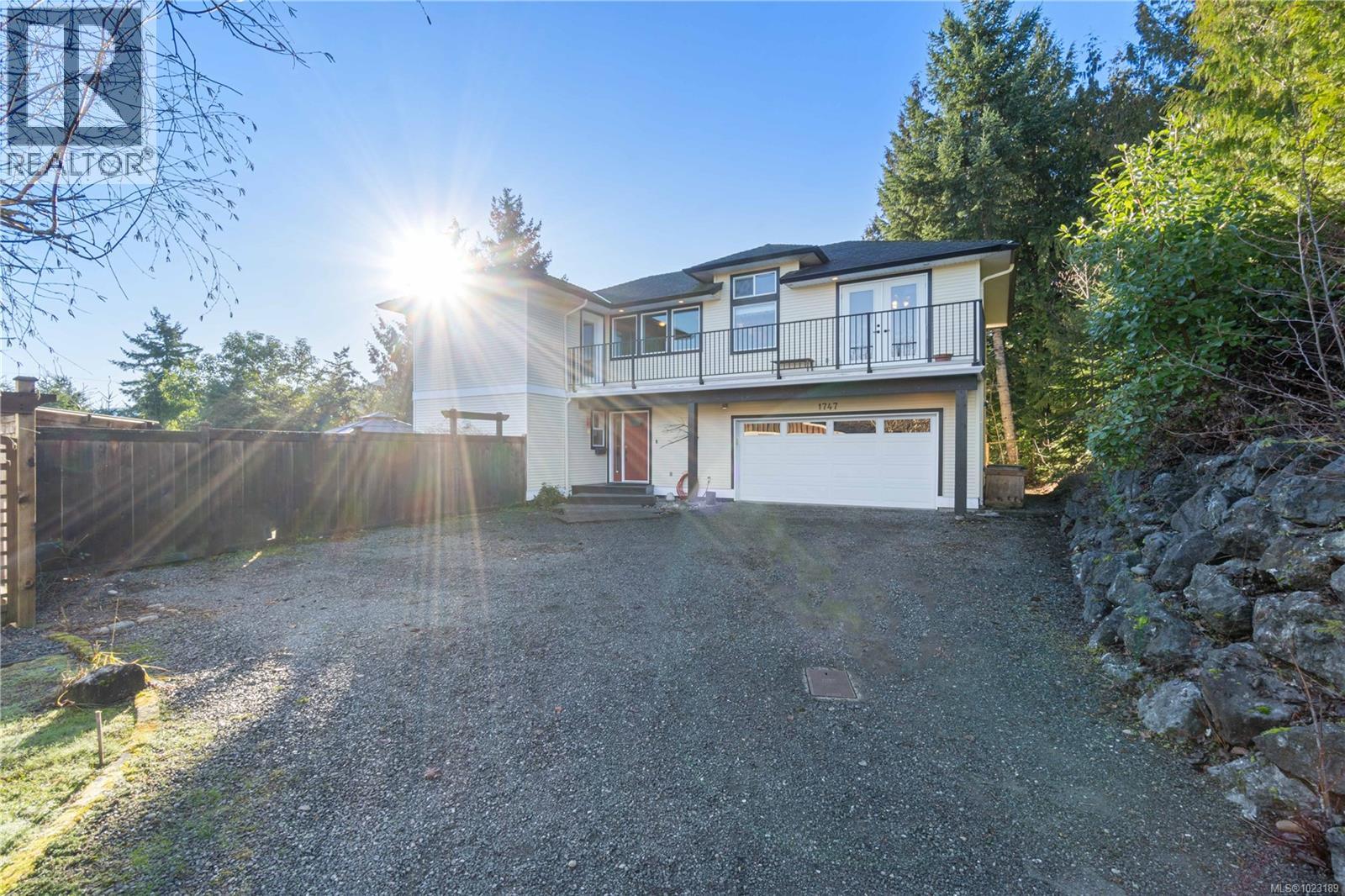 1747 Dar's Pl, Qualicum Beach