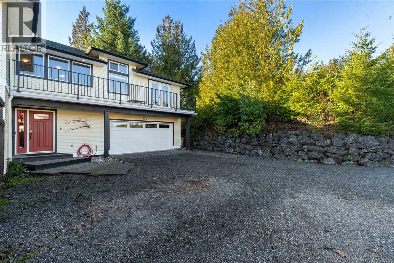 1747 Dar's Pl, Qualicum Beach