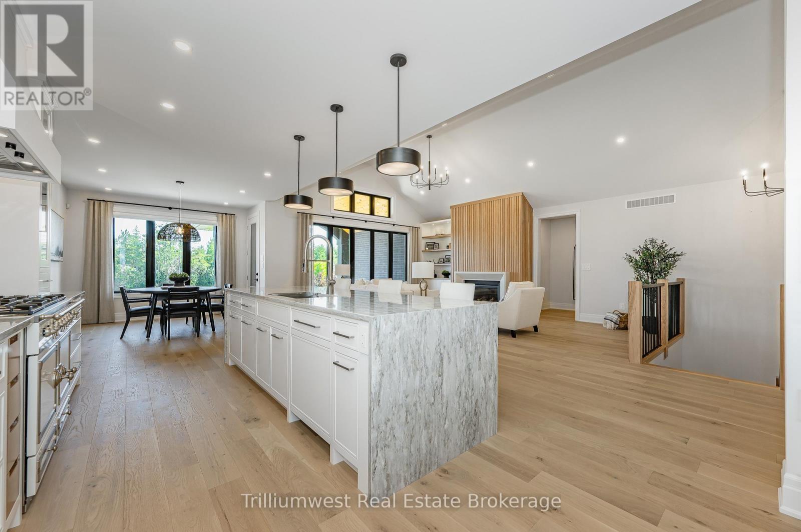 10 INVERHILL ROAD — photo 19