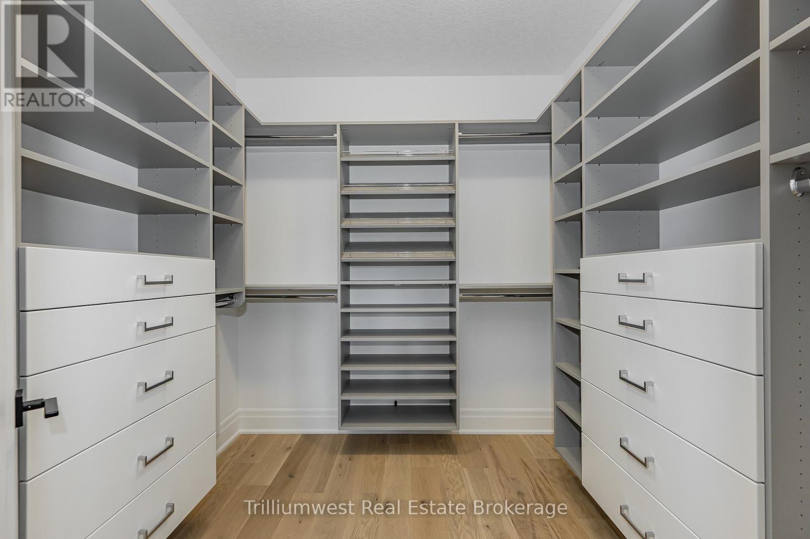 10 INVERHILL ROAD — photo 27