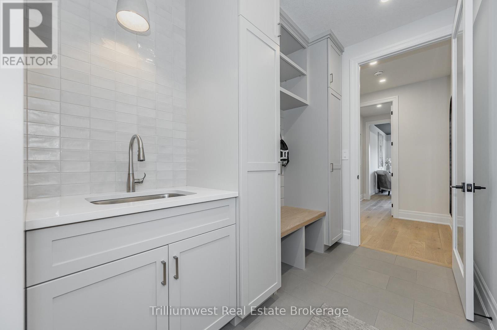 10 INVERHILL ROAD — photo 31