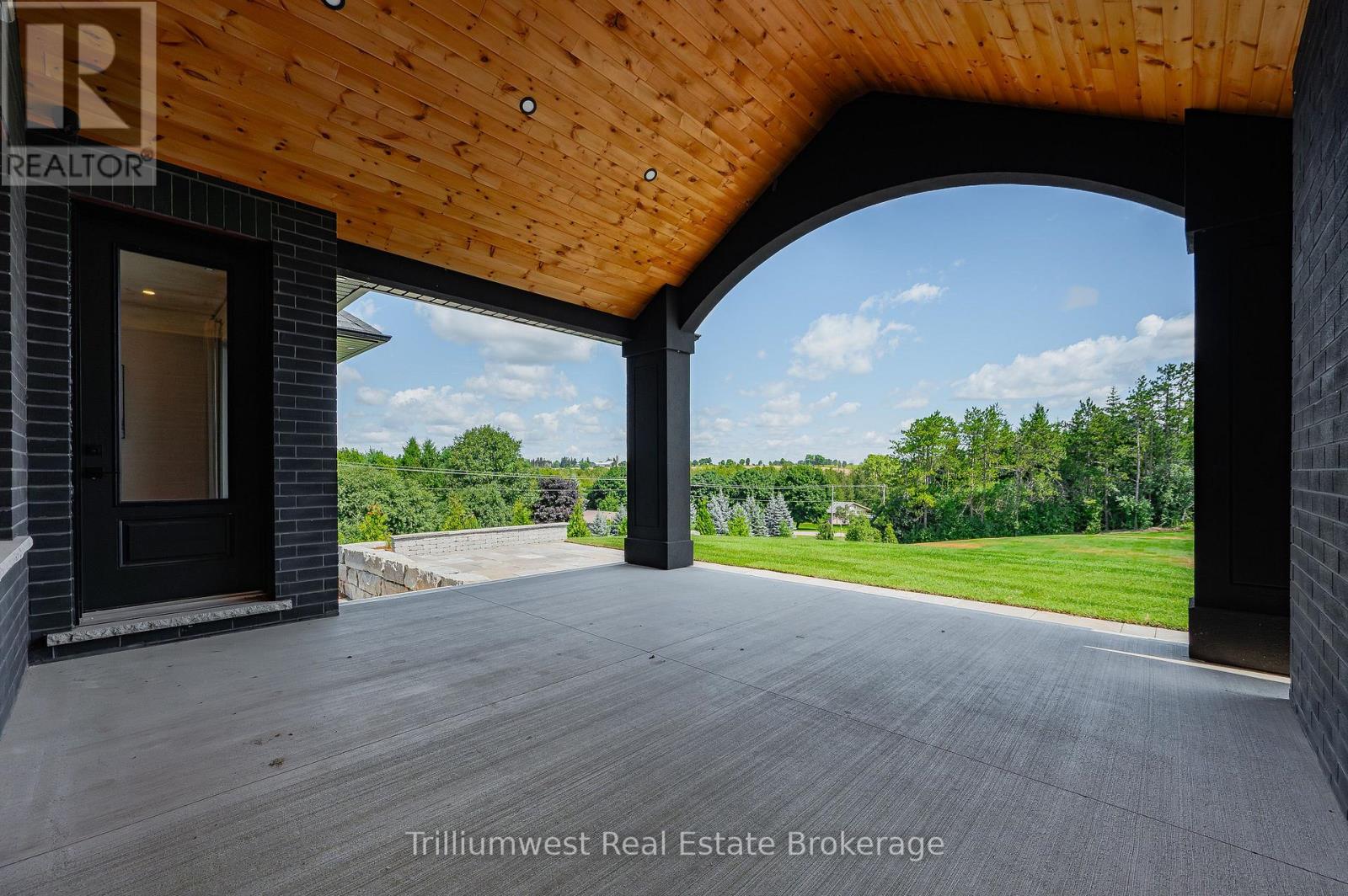 10 INVERHILL ROAD — photo 43